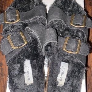 Bamboo black furry slides size 7